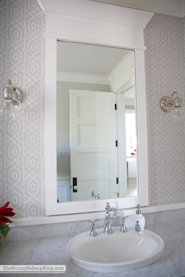 mirror-molding-in-the-powder-bathroom