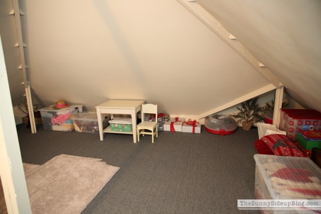 organized attic organized holiday decor_0006