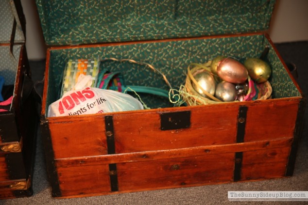 organized attic organized holiday decor_0012