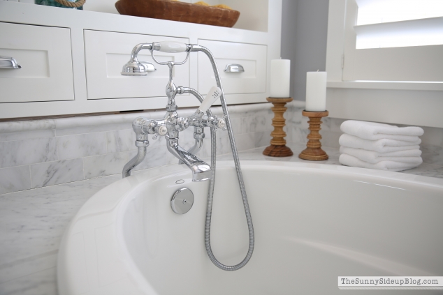 carrara-marble-subway-tile-bathtub-surround