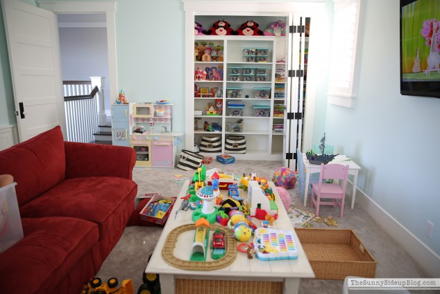 playroom-organization