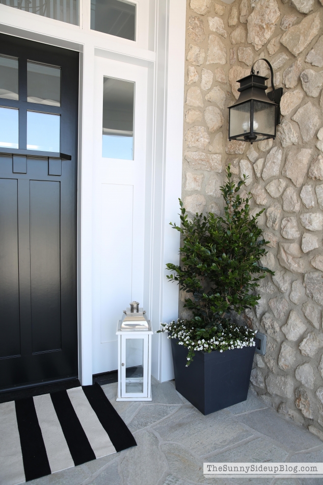 white-molding-entry-way