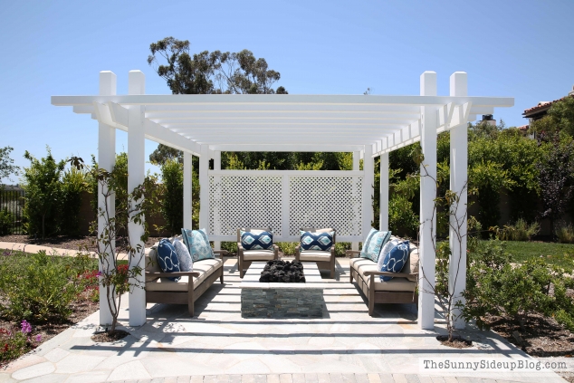 outdoor-firepit-trellis