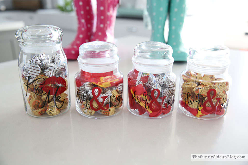 hugs-and-kisses-jars