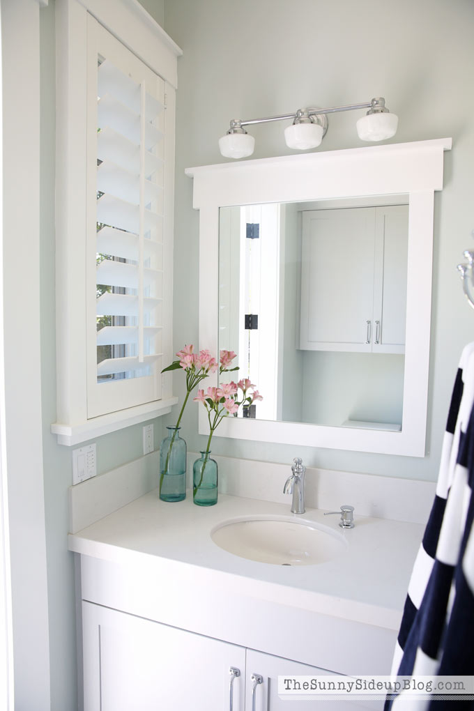 light-and-bright-pool-bathroom