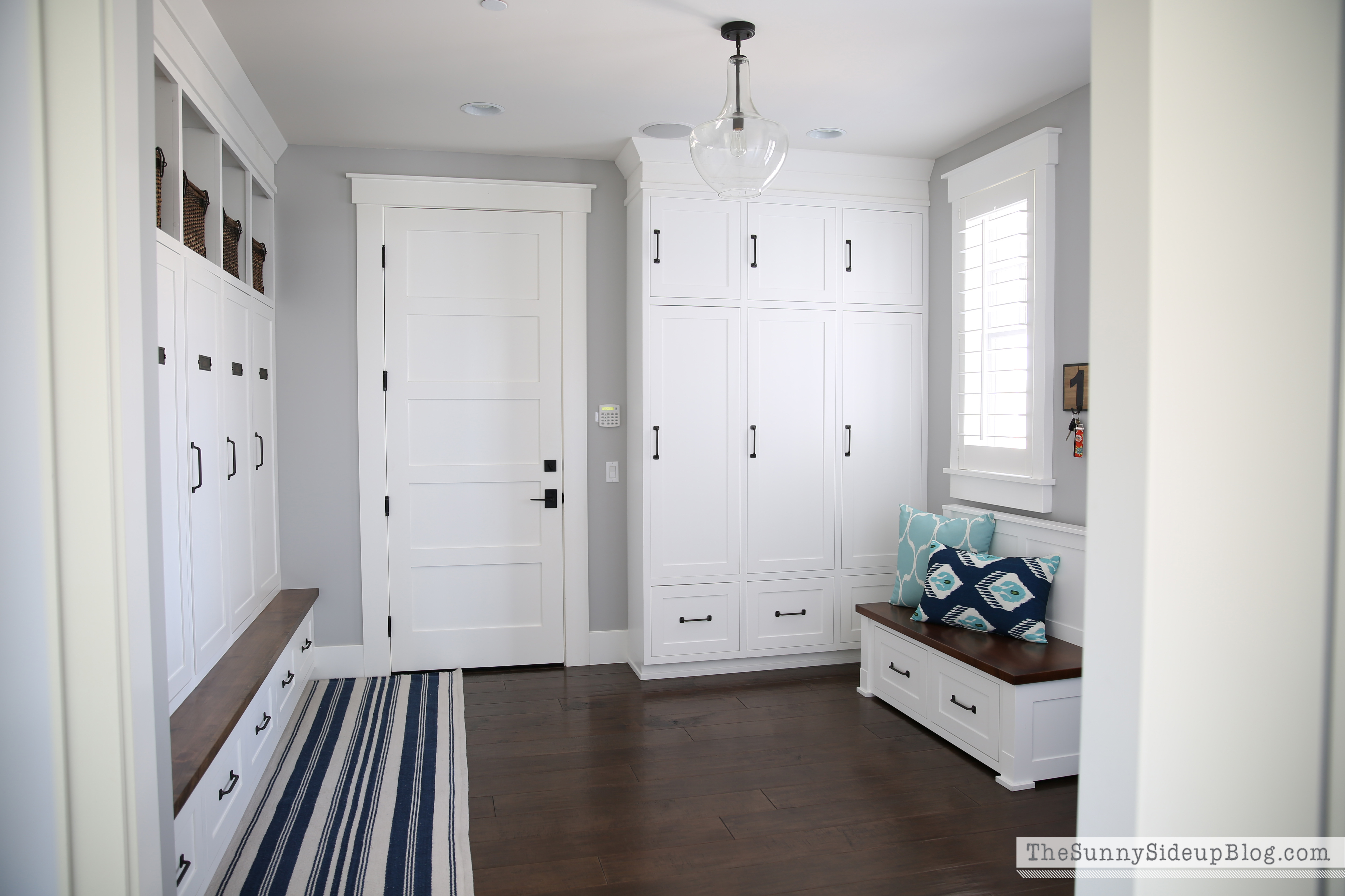 closed-mudroom-lockers