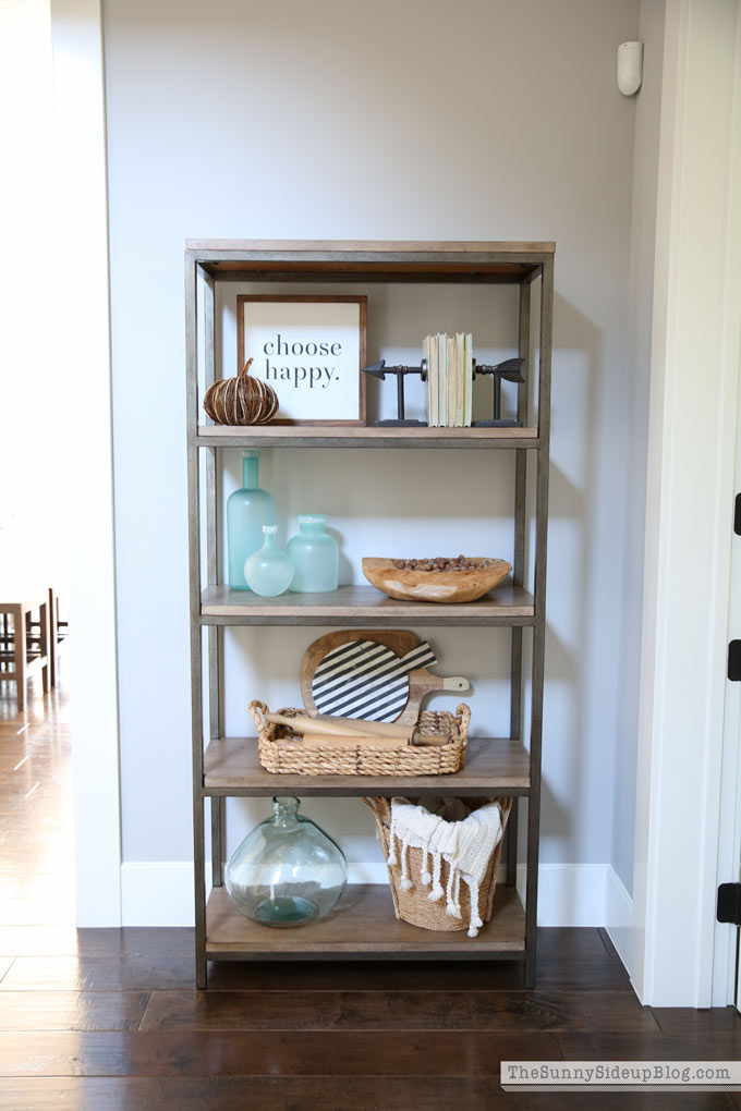 fall-decor-hallway-shelf