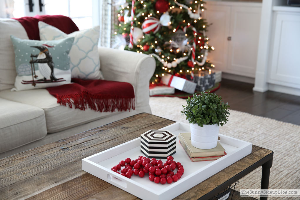 christmas-coffee-table-tray-styling