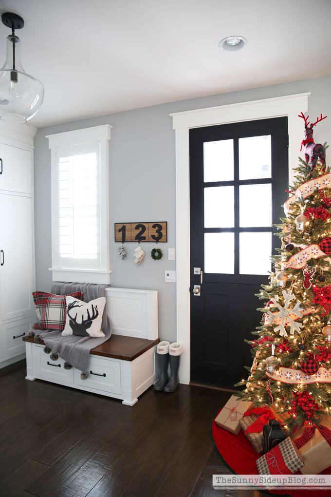 christmas-in-the-mudroom