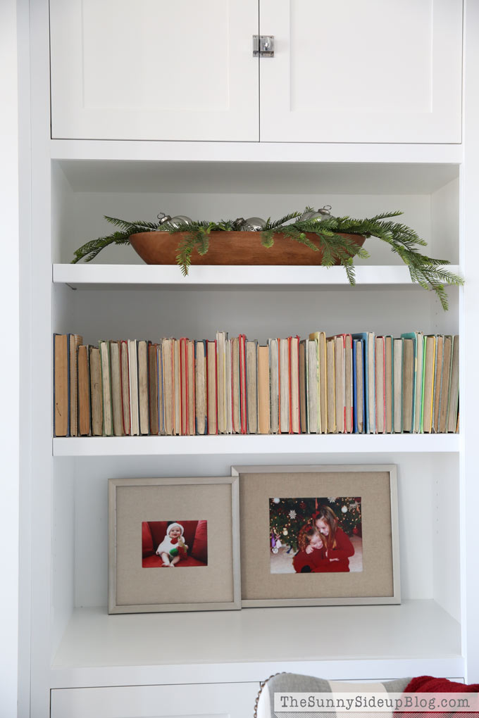 christmas-shelf-styling