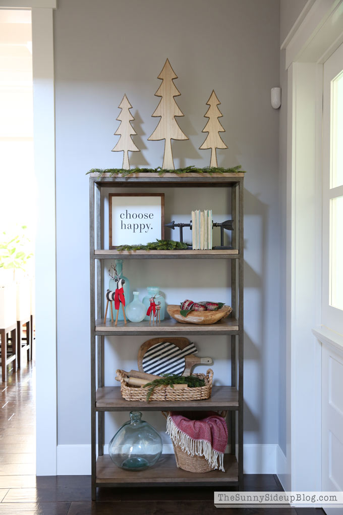 hallway-christmas-shelf-decor