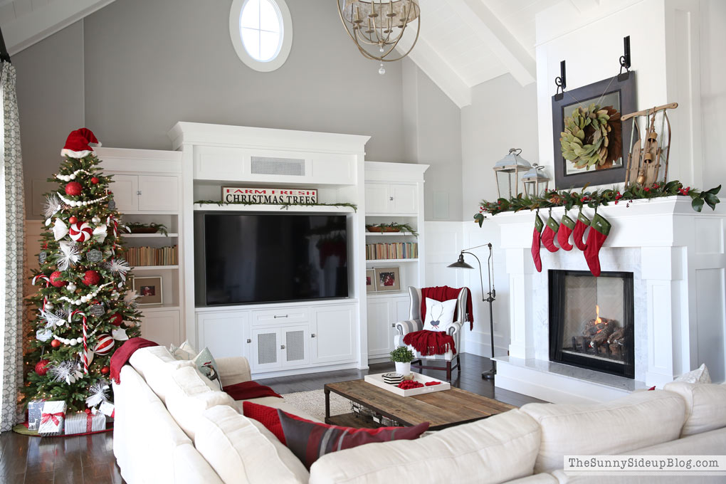 sunny-side-up-family-room-christmas