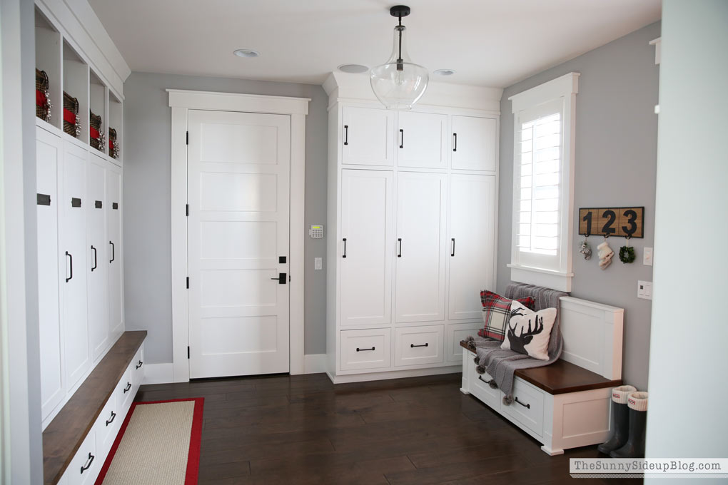 sunny-side-up-mudroom-for-christmas