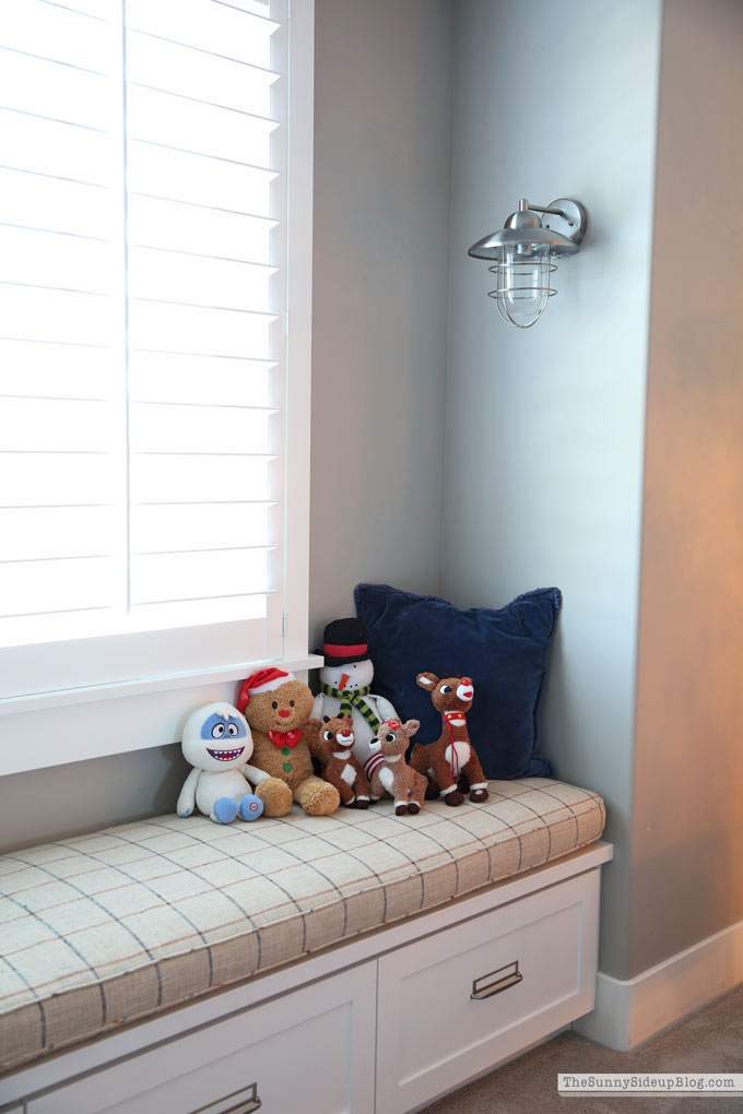 Boys Bedroom Christmas Decor (Sunny Side Up)