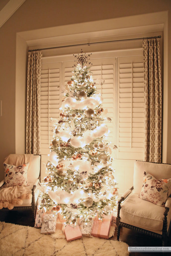 Master Bedroom Christmas Decor (Sunny Side Up)