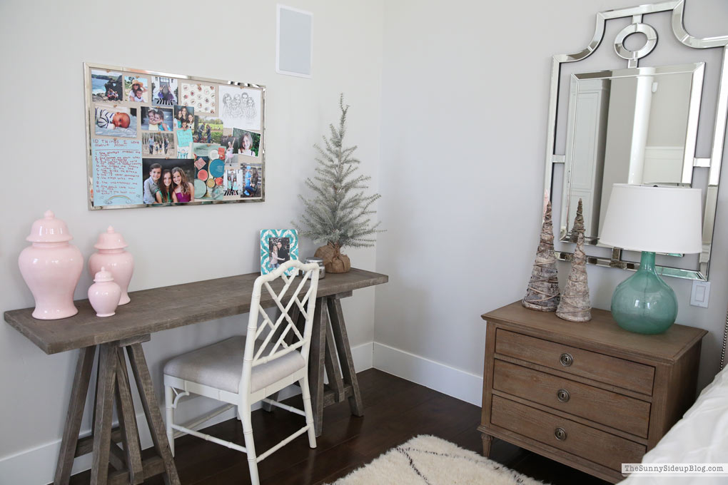 Master Bedroom Christmas Decor (Sunny Side Up)