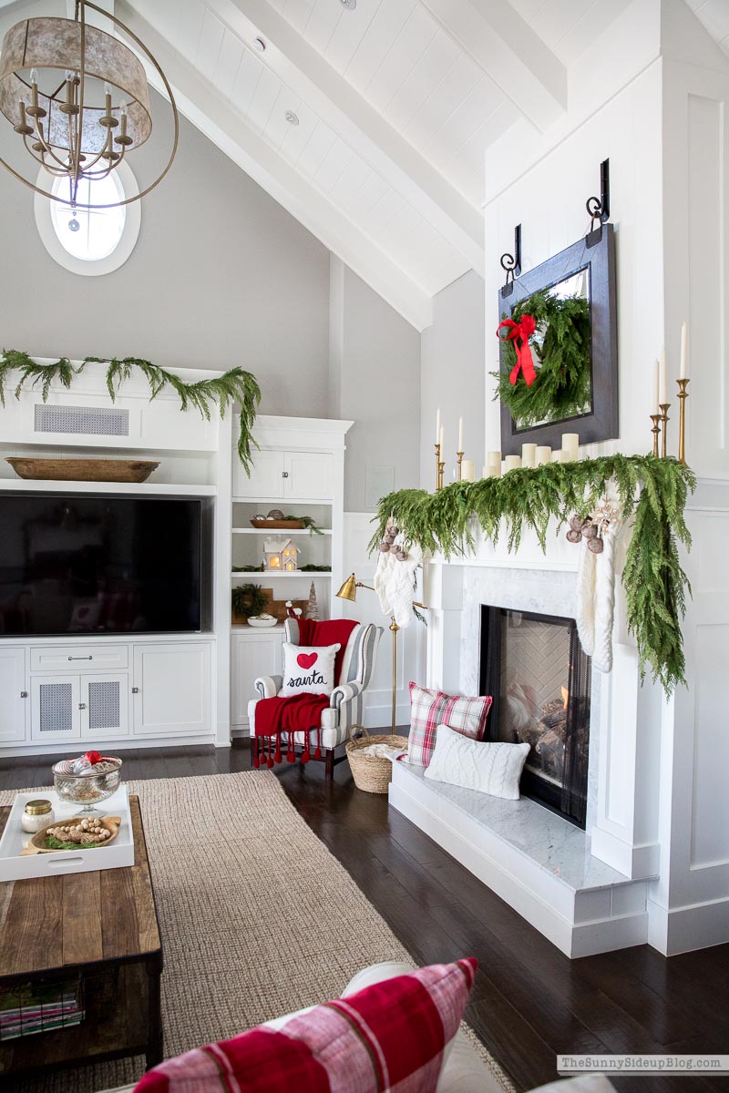 Christmas Family Room Decor (Sunny Side Up)