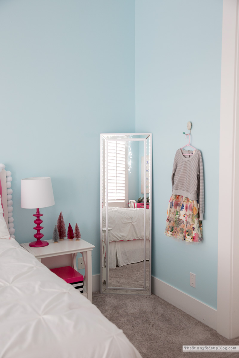 Girl's Bedroom Christmas Decor (Sunny Side Up)