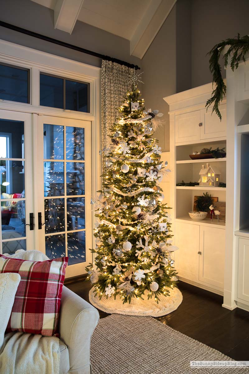 Christmas Family Room Decor (Sunny Side Up)