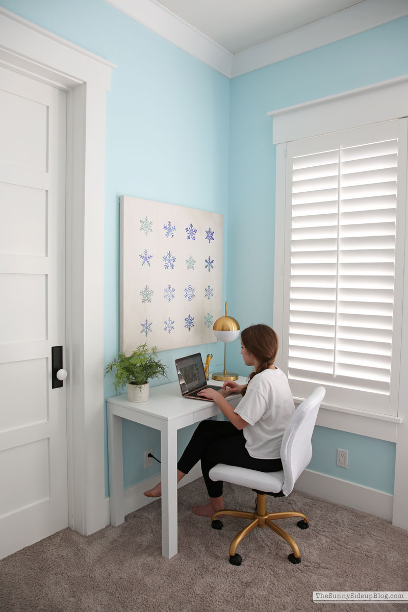 Teen desk and organized closet (Sunny Side Up)