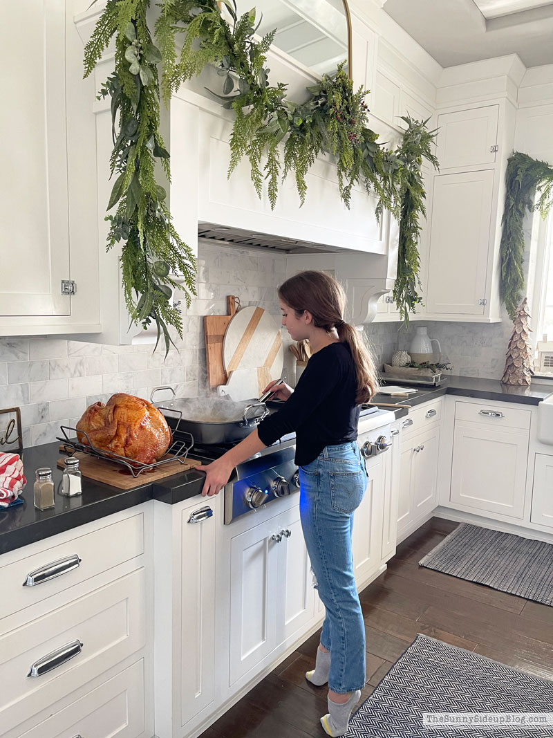 Thanksgiving table (Sunny Side Up)