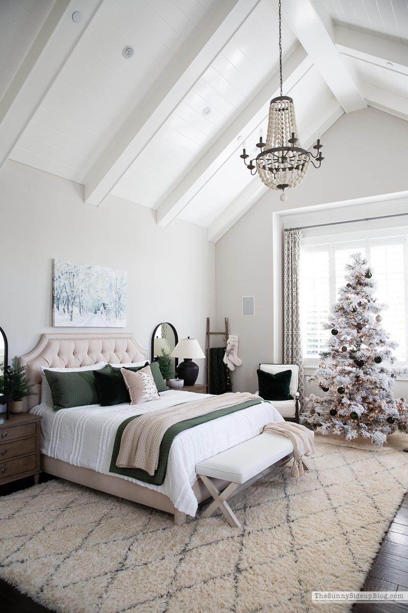 Christmas Master Bedroom (Sunny Side Up) 