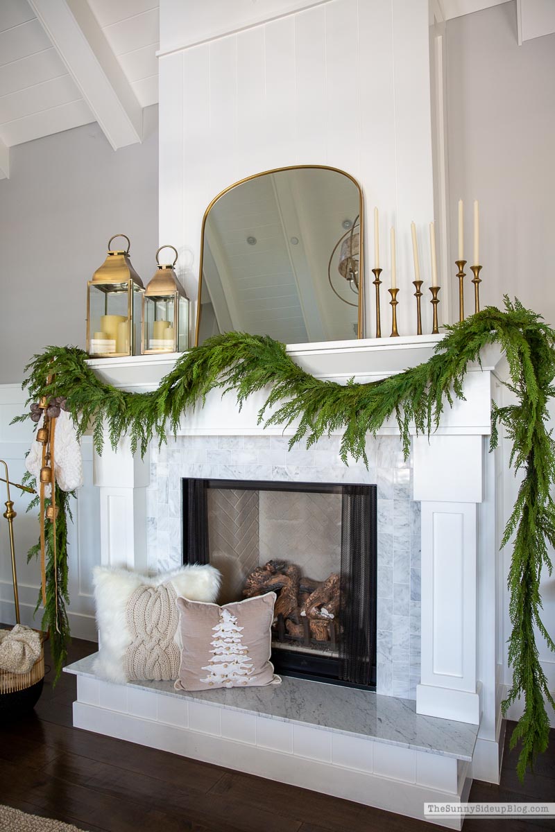 Christmas Family Room Mantel (Sunny Side Up)