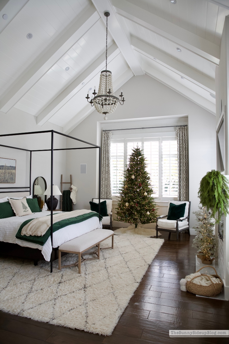 Christmas Bedroom (Sunny Side Up)