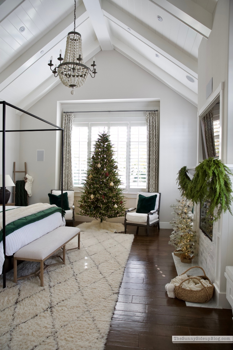 Christmas Bedroom (Sunny Side Up)